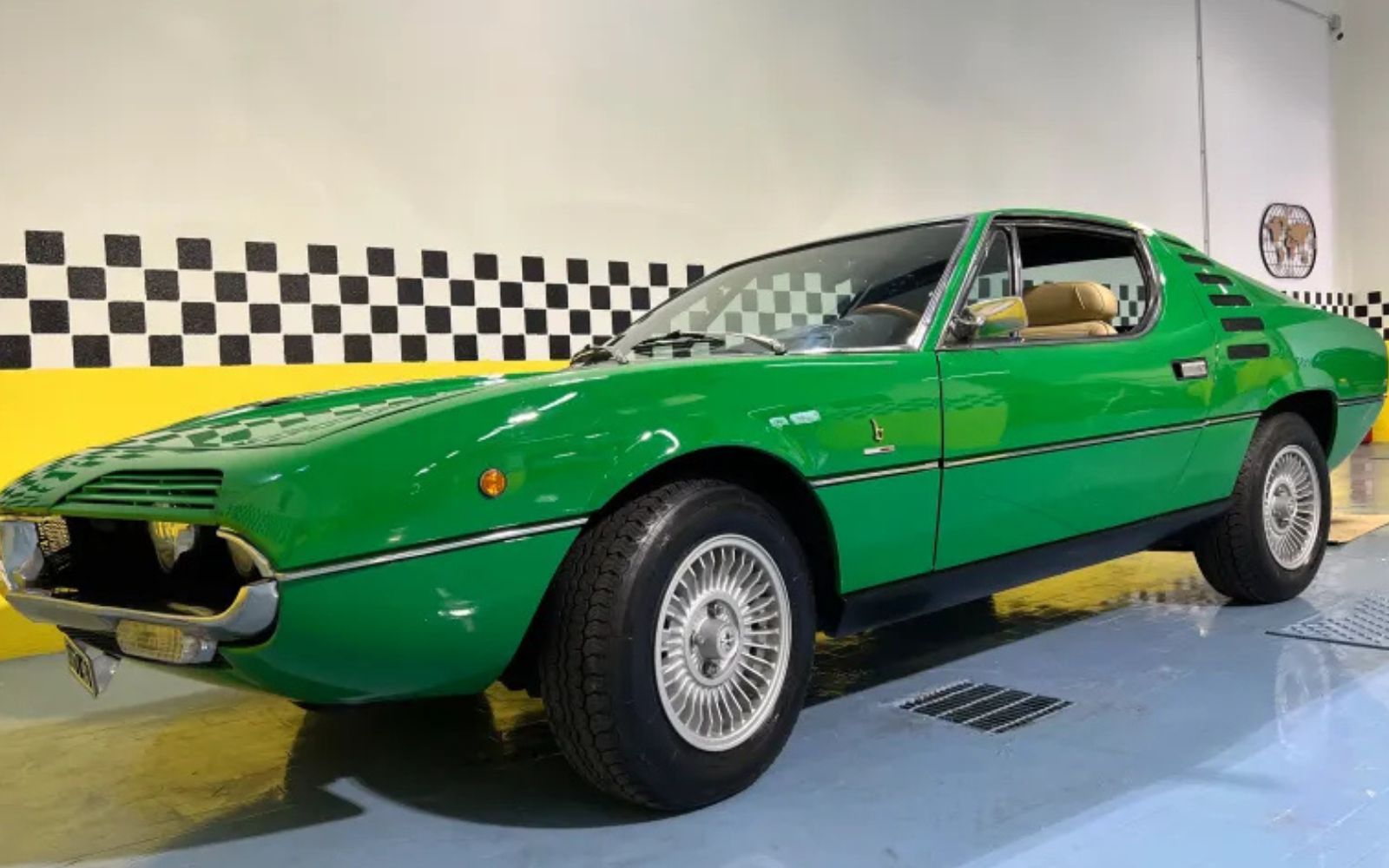 Alfa Romeo Montreal