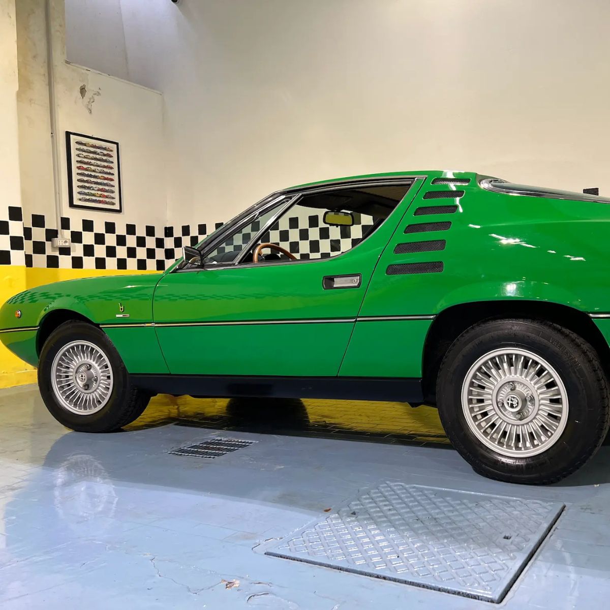 alfa romeo montreal